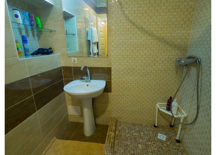 cc027714-6bb9-40f2-bcf9-cf7826fc9691